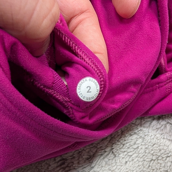 Lululemon Top Womens 2 Pink Raspberry Align Tank A/B Tight Fit Cropped Nulu - Picture 6 of 6
